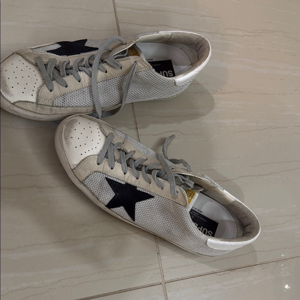 Stylish Sneakers with Black Star Accent - Picture 3 of 5